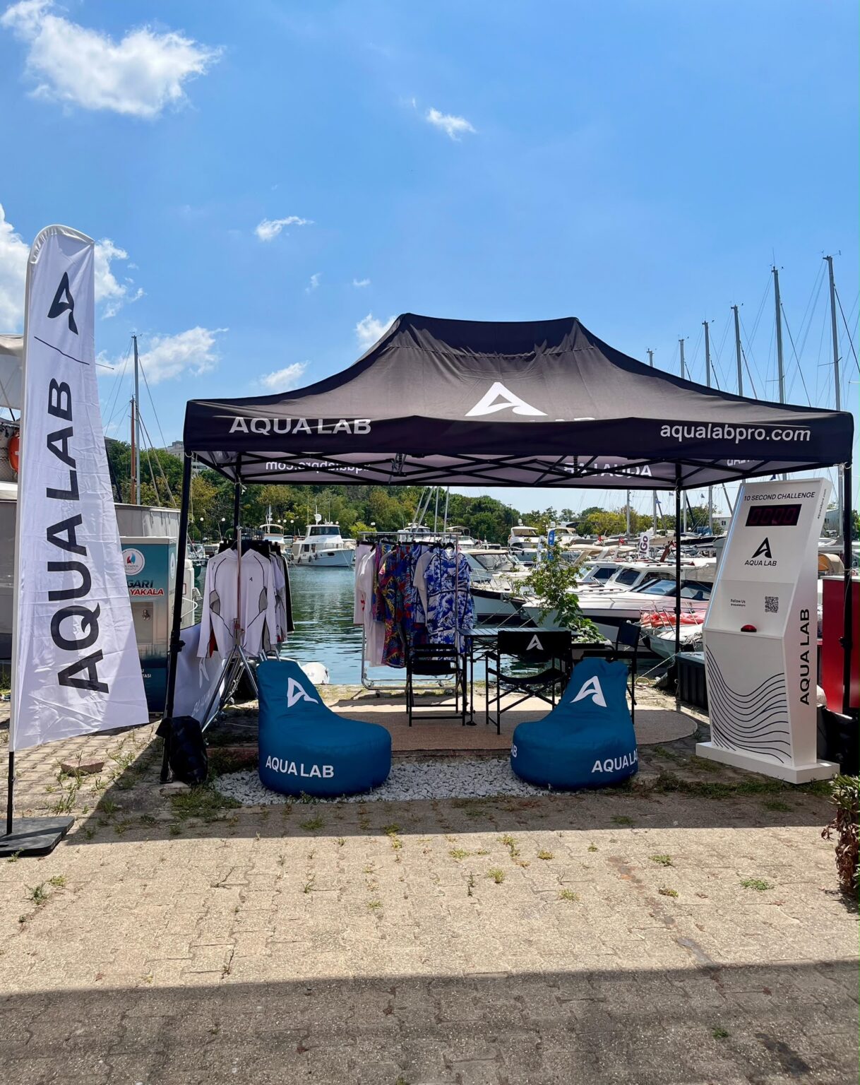 Eker Olympos Regatta’da marina kıyısında kurulan Aqualab standı