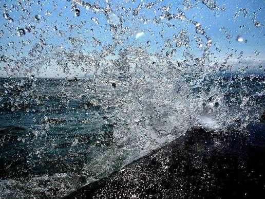 Wave splash scattering on the sea surface
