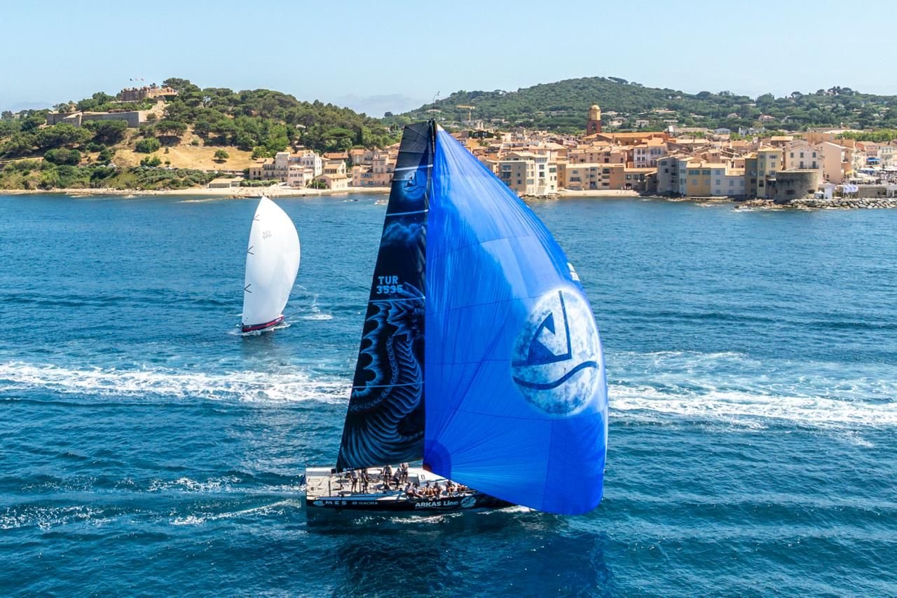 Arkas Blue Moon Saint-Tropez körfezinde balonla