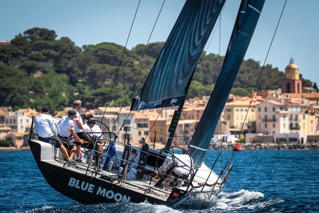 Arkas Blue Moon ekibi Saint-Tropez önünde orsa seyrinde
