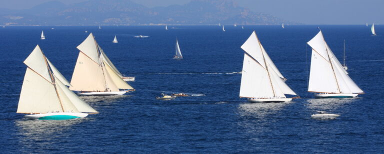 Les Voiles de Saint-Tropez 2012'de 15 Metre sınıfı klasiklerin startı
